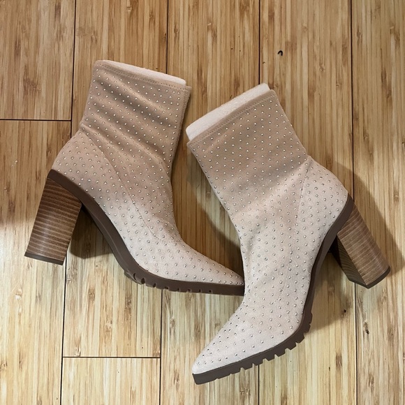 NWT Charles David Booties with studs - Picture 4 of 6